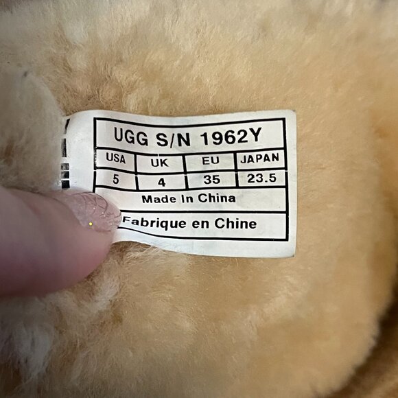 UGG Girls' Bailey Button Triplet Boots - Youth 5 US - EUC - Picture 6 of 6